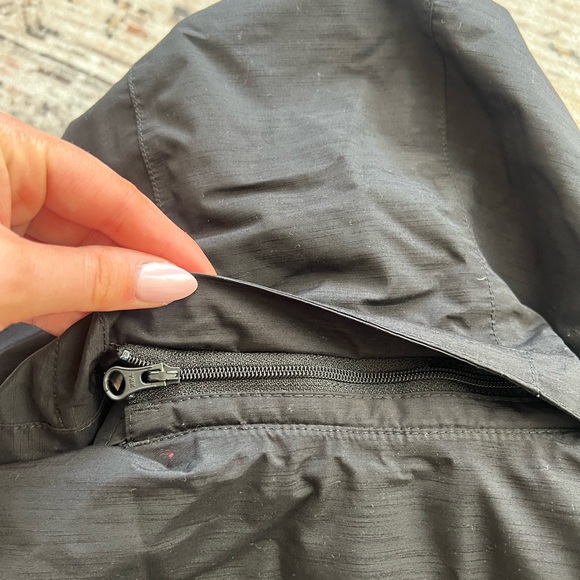 North Face Raincoat - Picture 6 of 7